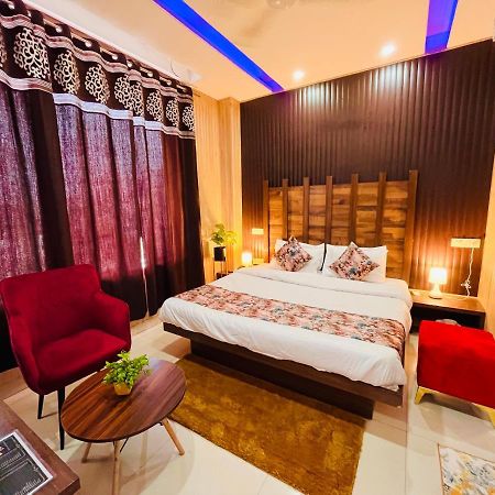 Hotel Pearl Grand, Zirakpur - Top Rated & Most Awarded Property In Tricity จัณฑีครห์ ภายนอก รูปภาพ