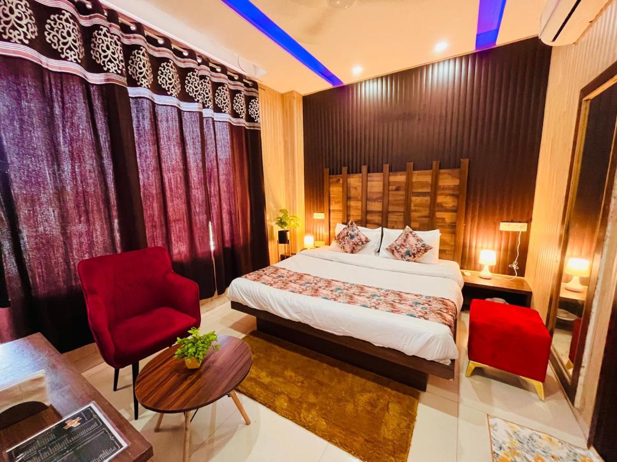 Hotel Pearl Grand, Zirakpur - Top Rated & Most Awarded Property In Tricity จัณฑีครห์ ภายนอก รูปภาพ