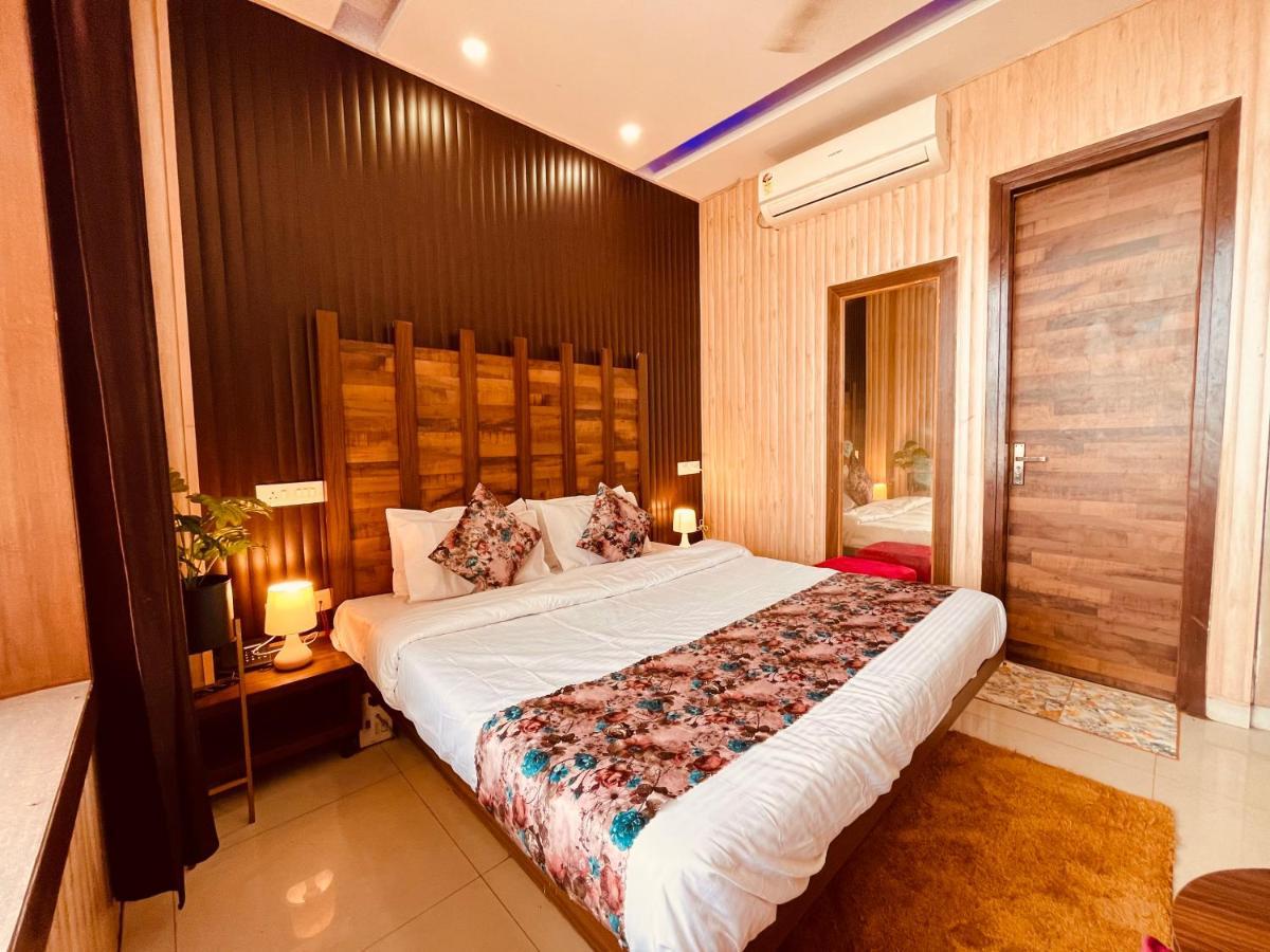 Hotel Pearl Grand, Zirakpur - Top Rated & Most Awarded Property In Tricity จัณฑีครห์ ภายนอก รูปภาพ