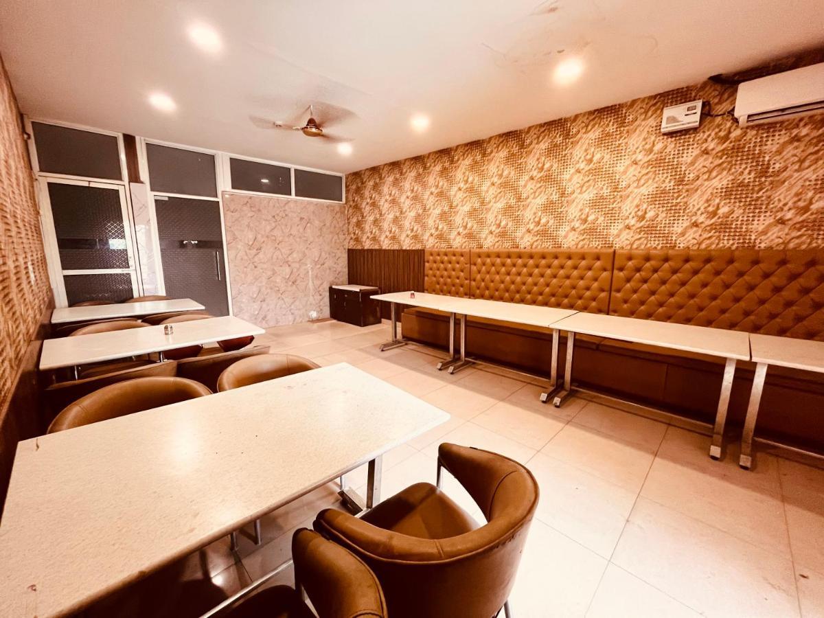 Hotel Pearl Grand, Zirakpur - Top Rated & Most Awarded Property In Tricity จัณฑีครห์ ภายนอก รูปภาพ