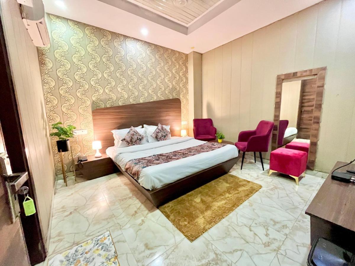 Hotel Pearl Grand, Zirakpur - Top Rated & Most Awarded Property In Tricity จัณฑีครห์ ภายนอก รูปภาพ