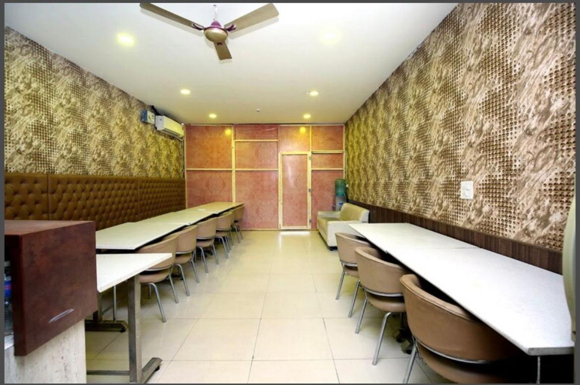 Hotel Pearl Grand, Zirakpur - Top Rated & Most Awarded Property In Tricity จัณฑีครห์ ภายนอก รูปภาพ