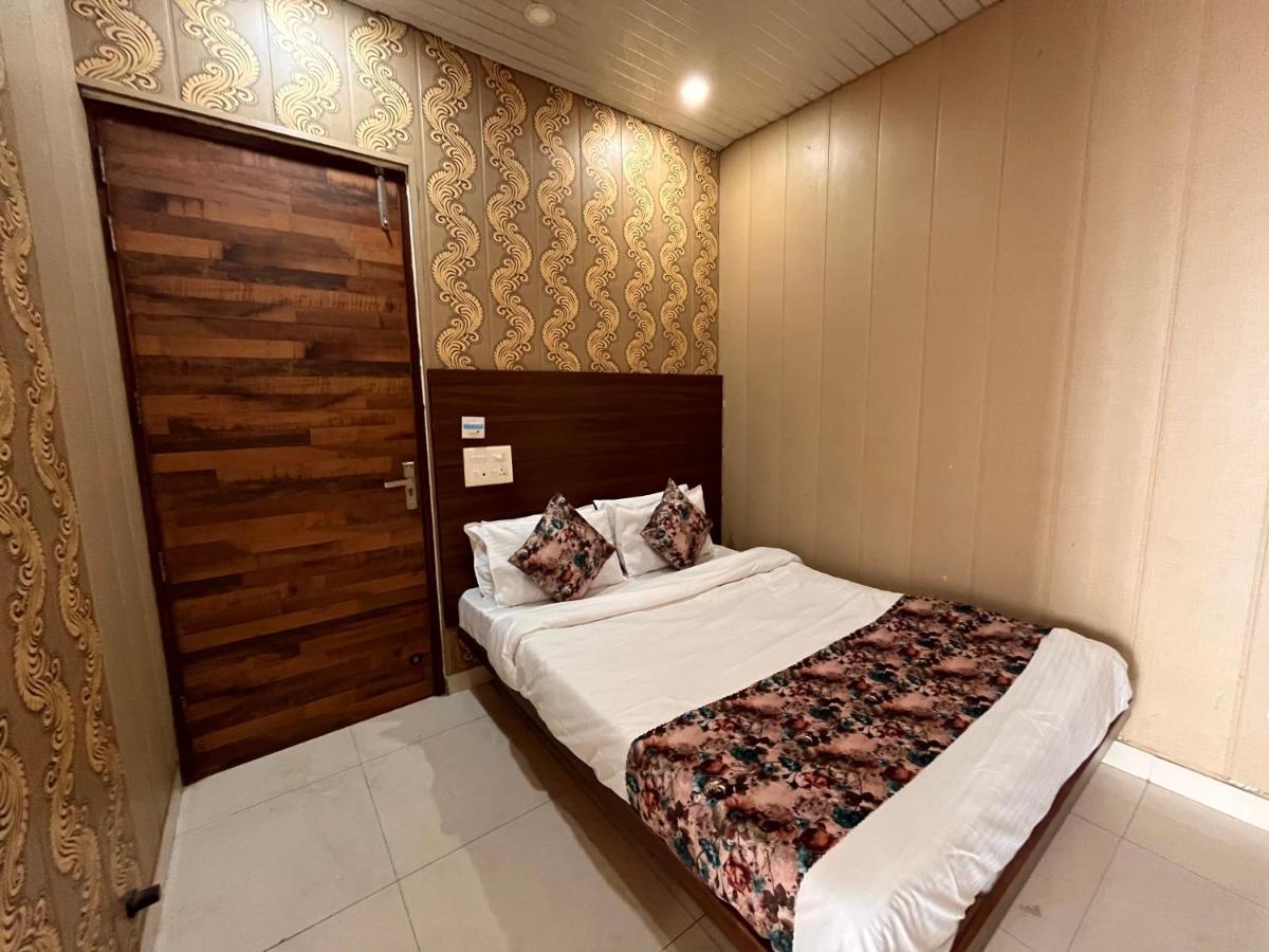 Hotel Pearl Grand, Zirakpur - Top Rated & Most Awarded Property In Tricity จัณฑีครห์ ภายนอก รูปภาพ