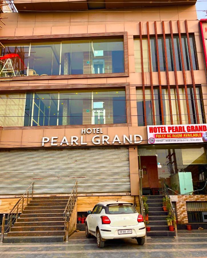 Hotel Pearl Grand, Zirakpur - Top Rated & Most Awarded Property In Tricity จัณฑีครห์ ภายนอก รูปภาพ