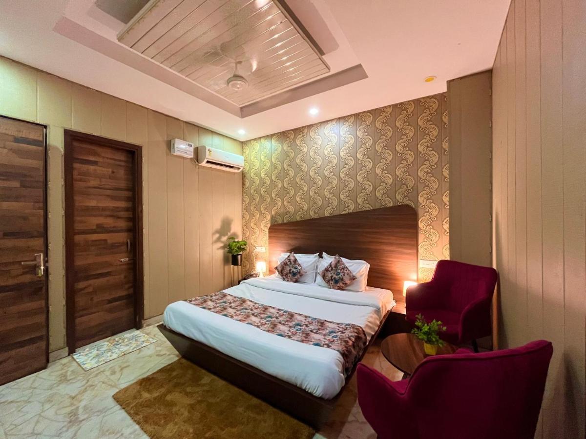 Hotel Pearl Grand, Zirakpur - Top Rated & Most Awarded Property In Tricity จัณฑีครห์ ภายนอก รูปภาพ